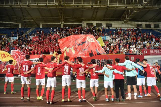 李国旭：联赛期接到有关部门的电话，希望我去竞聘国足主帅（李国旭：联赛期间接到相关部门来电，邀我竞聘国足主帅）