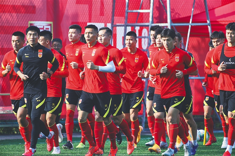 马奎尔和德里赫特确定无缘曼联的下一场比赛。（马奎尔、德里赫特确认缺席曼联下一战）