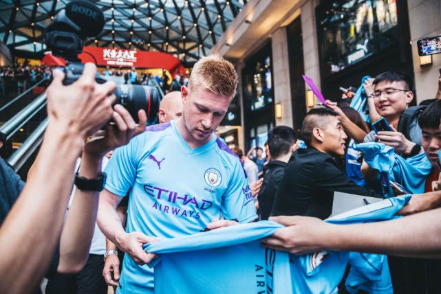 张源赛季末合同到期将会离队，本赛季他共代表球队在各项赛...（张源将于赛季末合同期满离队，本季已代表球队出战各项赛事）