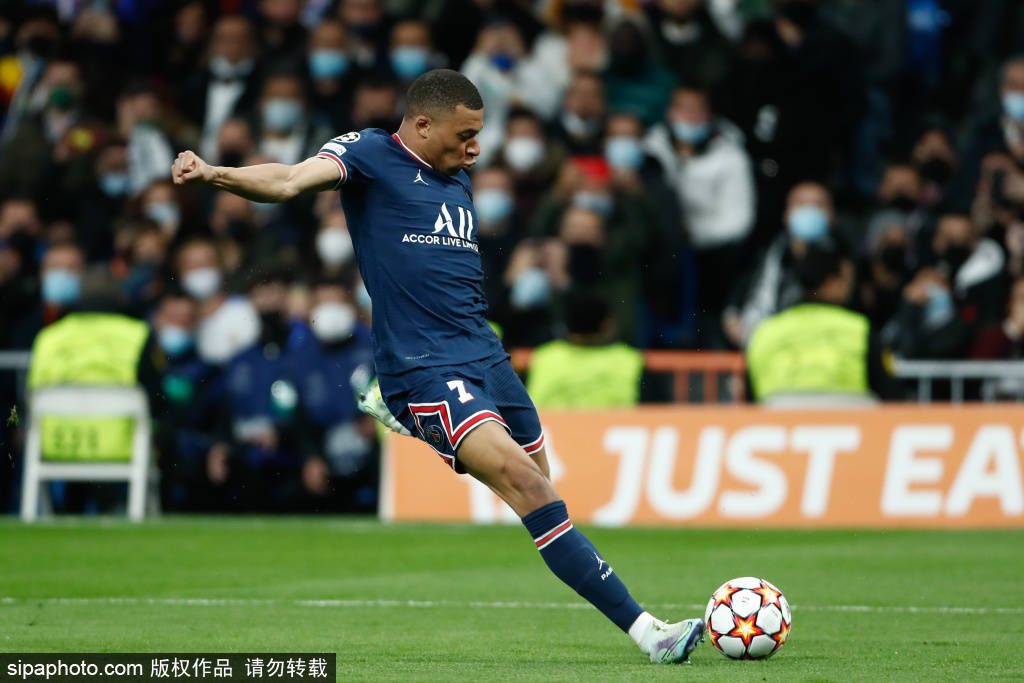 3C：骨上的钢板是我考虑退役原因之一；弗里克说表现好能抽烟（3C：体内钢板让我起了退役念头；弗里克称发挥好可抽烟）