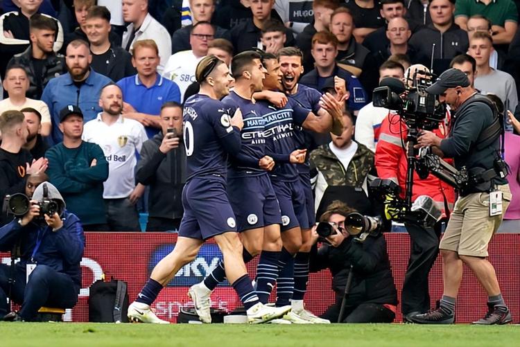 埃贝尔：凯恩已是足坛最伟大球员之一，未来他能竞争金球奖（埃贝尔：凯恩已跻身足坛巨星行列，未来有望冲击金球奖）