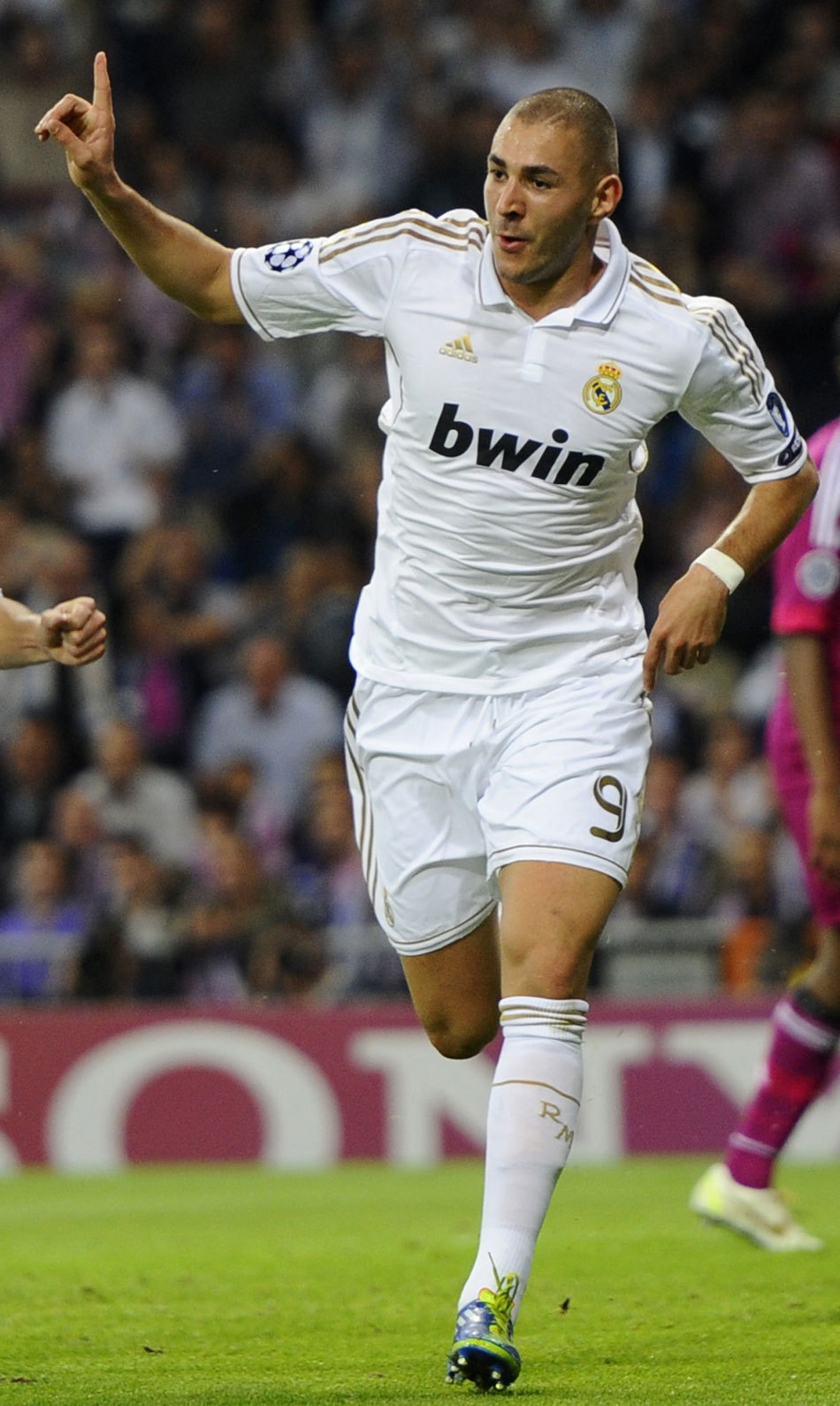 记者：恩昆库在冬窗的未来值得关注；米兰会和经纪人谈莱万（记者：冬窗恩昆库动向值得关注，米兰将与莱万经纪人会谈）